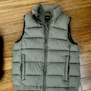 Gap Boys puffer vest, Size M, gray, excellent condition
